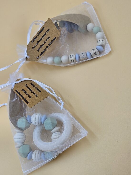 Attache sucette et anneaux de dentition sur commande 