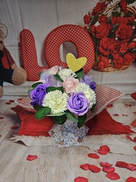 Bouquet dans vase violet rose et  blanc