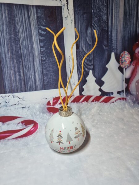 Mon diffuseur bâtons dans ma boule de Noël 🎄